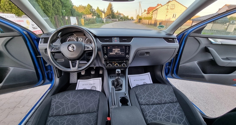 Skoda Octavia cena 49900 przebieg: 248000, rok produkcji 2018 z Biłgoraj małe 407